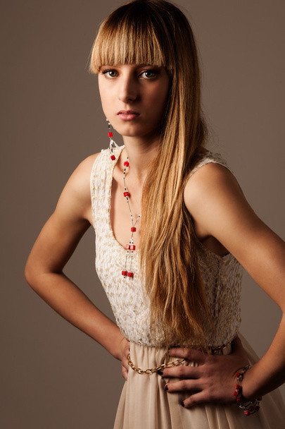 Fashion portrait of a beautiful young woman - Foto, Bild