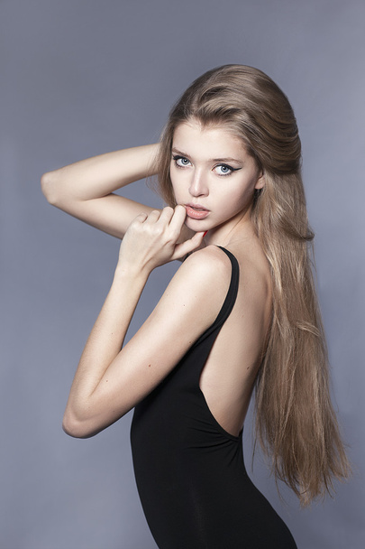 Beautiful woman with long straight hair - Foto, immagini
