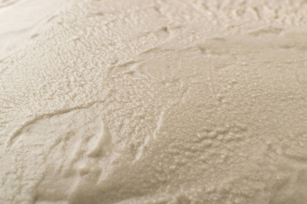 Modèle de texture de sable humide beige clair, plage de sable humide texturé vue de dessus avec espace de copie - Photo, image