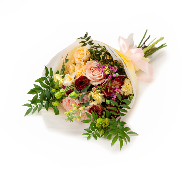 букет роз и орхидей в оберточной бумаге
 - Фото, изображение