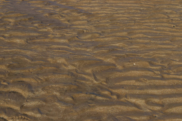 Shimmering piasek fale na pływów płaskich przy wejściu na nowej południowej Walii centralnego wybrzeża - Zdjęcie, obraz