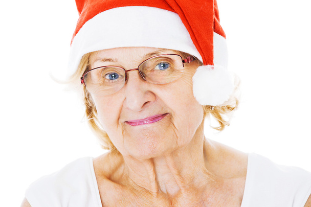 Старшая женщина в шляпе Санта-Клауса на белом фоне
 - Фото, изображение