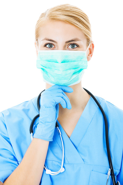 Enfermeira vestindo máscara cirúrgica sobre fundo branco
 - Foto, Imagem