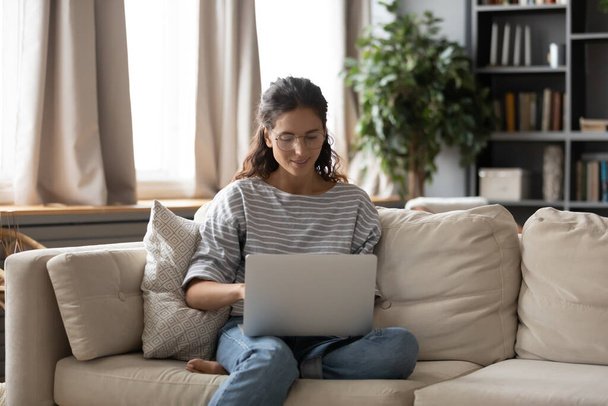 Young Caucasian woman using laptop at home - Fotoğraf, Görsel