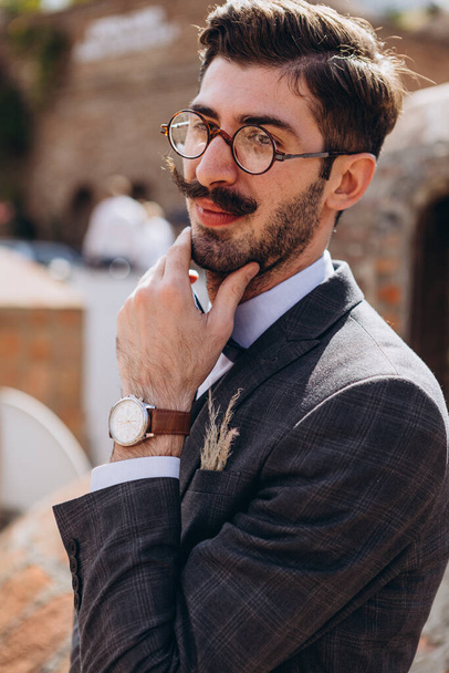 photo of stylish bearded tourist strolling through the streets of Tbilisi's old city, posing for photos, taking photos and talking with people - 写真・画像