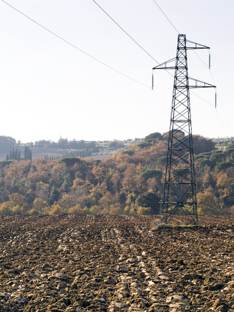 高圧鉄塔を台無しに田舎の風景 - 写真・画像