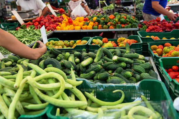 Sweet peppers, cucumbers, zucchini, tomatoes and other vegetables and fruits are sold at the seasonal farmers outdoor market in Spain - Zdjęcie, obraz
