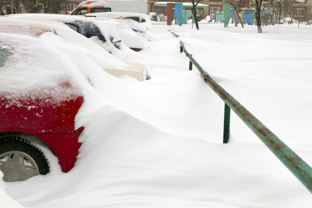 Samochody pokryte śniegiem - Zdjęcie, obraz