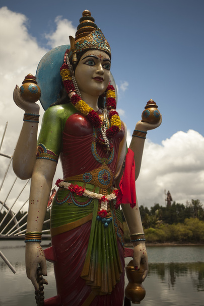 Nahaufnahme der Statue der hinduistischen Göttin Gayathri am Grand Bassin in Mauritius - Foto, Bild