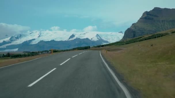 Auto rijden op de weg naar IJsland  - Video