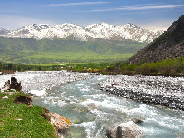 Het Ala Archa National Park in het Tian Shan gebergte van Bisjkek Kirgizië - Foto, afbeelding