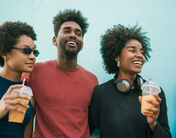 Portrait of multi-ethnic group of friends having fun together and enjoying good time while drinking fresh fruit juice.  - Φωτογραφία, εικόνα