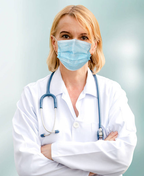 Doctor wear face mask in hospital protect from coronavirus disease or COVID-19. Medical staff are high risk people to receive infection from coronavirus disease or COVID-19. - Φωτογραφία, εικόνα