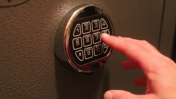 Metal kasa kapısının dijital klavye kilidinde elle giriş kombinasyonu - Video, Çekim