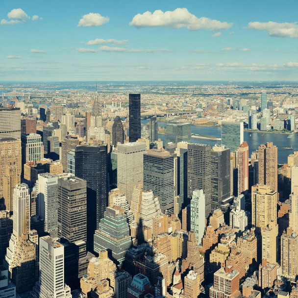 Nueva York Manhattan vista lateral este con rascacielos y East River. - Foto, imagen