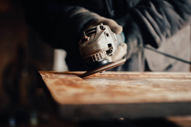 grinding with an electric wood grinder, restoration of solid wood furniture. Woodwork - Fotografie, Obrázek