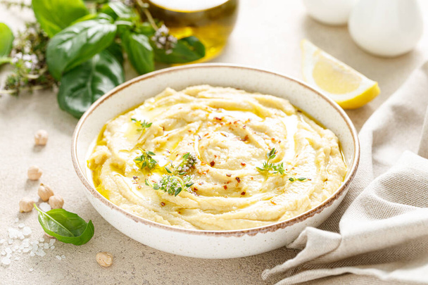 Hummus, mashed chickpeas with lemon, spices and herbs - Zdjęcie, obraz