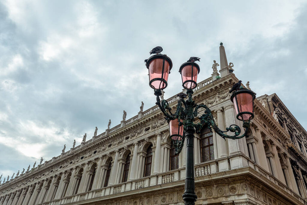 聖マルコ広場建築と光の柱 - 写真・画像