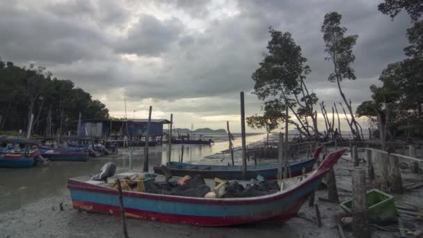 Timelapse coucher de soleil jeu d'argent à mangrove et village de pêcheurs
. - Séquence, vidéo