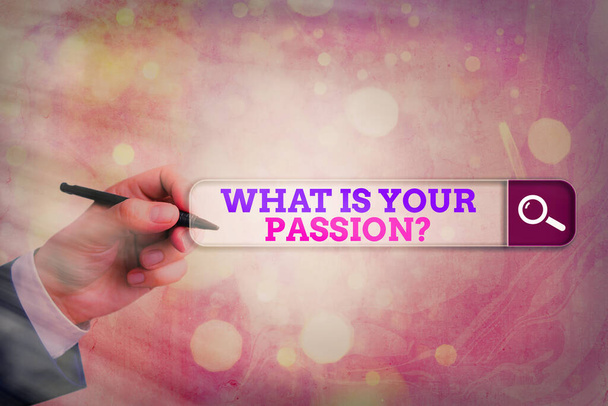 Konzeptionelle Handschrift, die die Frage "Was ist Ihre Leidenschaft?" zeigt. Business-Foto, auf dem er nach seiner starken und kaum kontrollierbaren Emotion fragt. - Foto, Bild