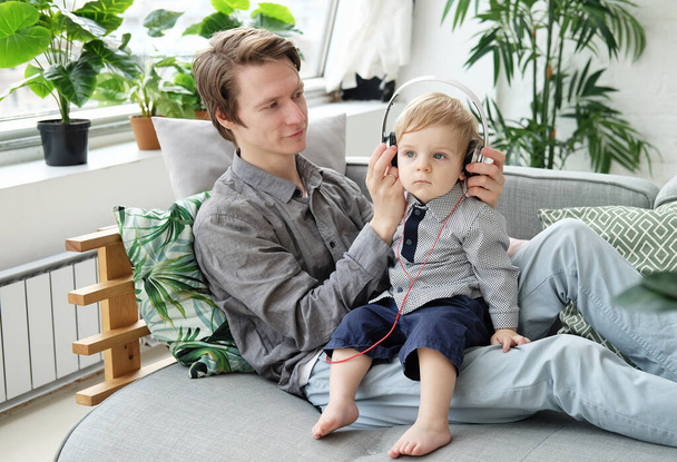 Young dad with his son at home, have a great time together, happy time, young family - Foto, Bild