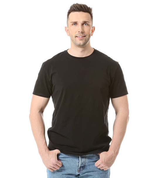 Чоловік у стильній футболці на білому тлі
 - Фото, зображення