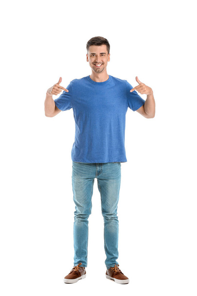 Man in stylish t-shirt on white background - Foto, afbeelding