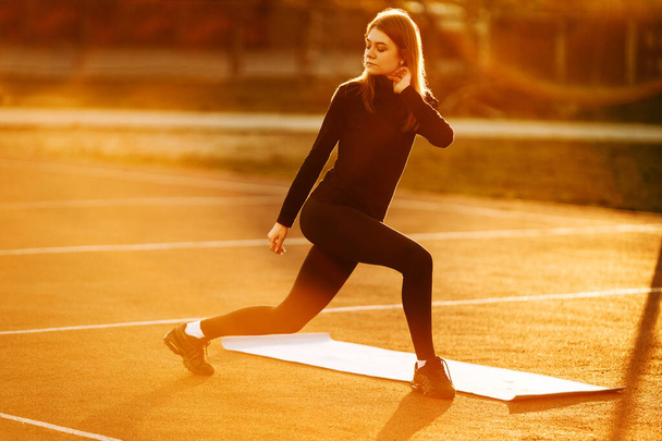 Young fit woman exercising in park - Foto, Imagem