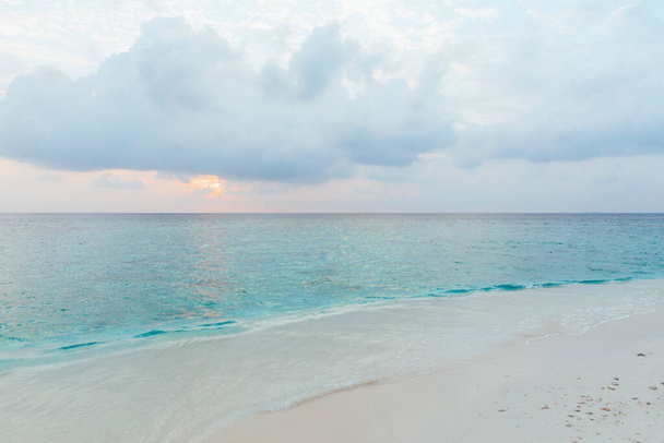 Pastel sunset in the Maldives - Foto, afbeelding