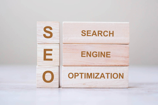 SEO (Search Engine Optimization) text wooden cube blocks on table background. Idea, Vision, Strategy, Analysis, Keyword and Content concept - Foto, imagen