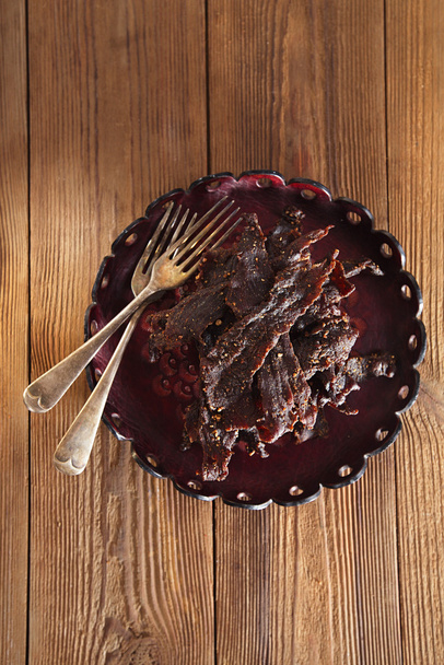 дрібна яловичина - домашнє сухе м'ясо зі спеціями
 - Фото, зображення