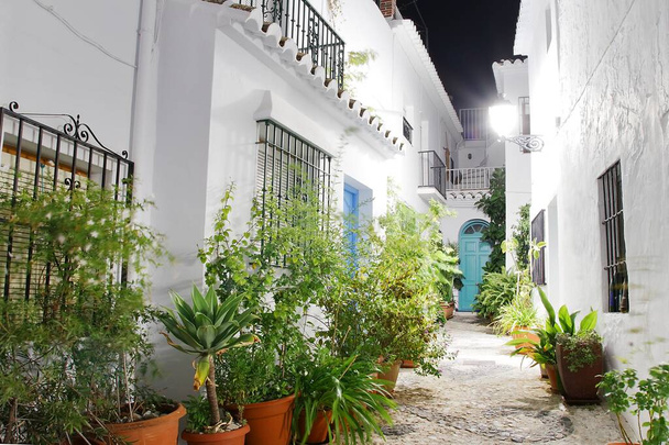 типичные уголки андалузской деревни Фригилиана, туристическое направление, белая деревня Малага, Испания
,  - Фото, изображение