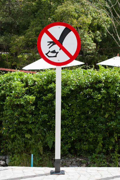 una señal de basura prohibida
 - Foto, Imagen