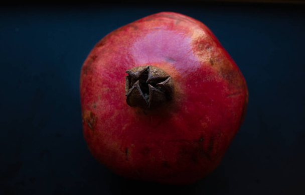 pomegranate fruit on black background - Foto, afbeelding