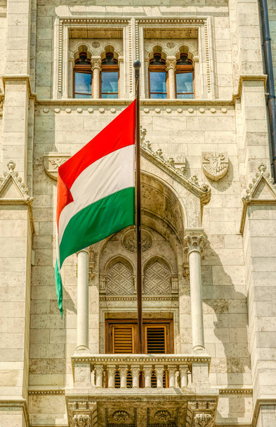 National flag of Hungary on the facade of the Hungarian parliament building - Zdjęcie, obraz