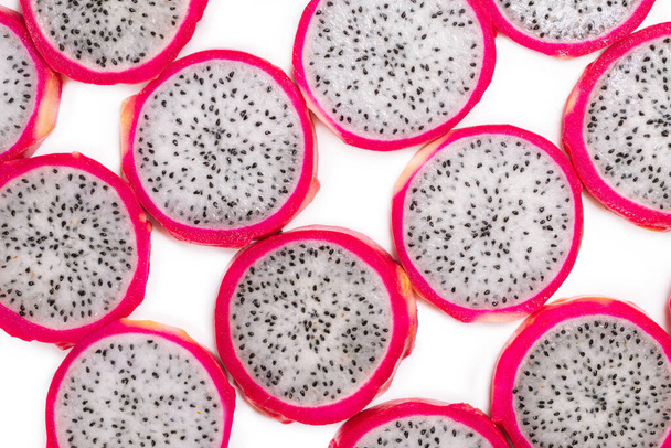Süße leckere Drachenfrucht oder Pitaya-Scheiben als Hintergrund. - Foto, Bild