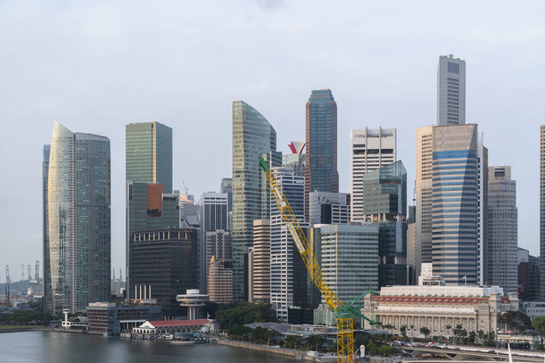 Malowniczy widok na miasto Singapur w ciągu dnia. Centrum finansowe i handlowe w regionie Azji. Koncepcja sukcesu. Nowoczesne budynki w świecie high-tech. - Zdjęcie, obraz
