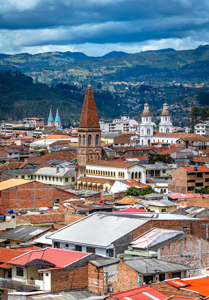 View of the city of Cuenca, with it 's many churches, cathedrals and houses, in the middle of the Ecuadorian Andes, on a sunny afternoon, Ecuador, South America
. - Фото, изображение