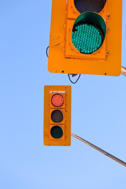 Confundir verde rojo semáforos cielo copyspace
 - Foto, Imagen