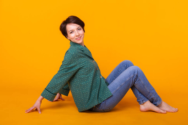 Close up young woman in green home wear. Isolated on yellow background. - Foto, Bild