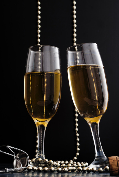 Ano Novo com taças de champanhe
 - Foto, Imagem