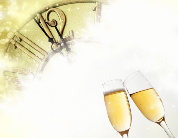 Año Nuevo con copas de champán
 - Foto, Imagen