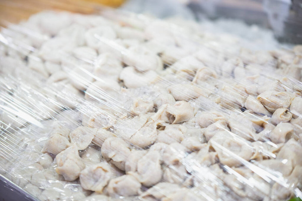 Boulettes de poisson au marché de la restauration de rue en Thaïlande
 - Photo, image