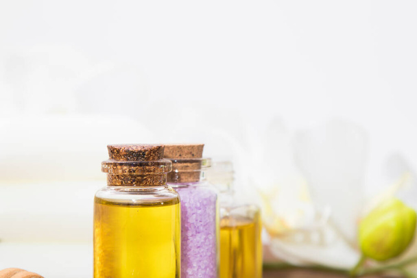 přírodní a aromatické lázeňské a masážní oleje - Fotografie, Obrázek