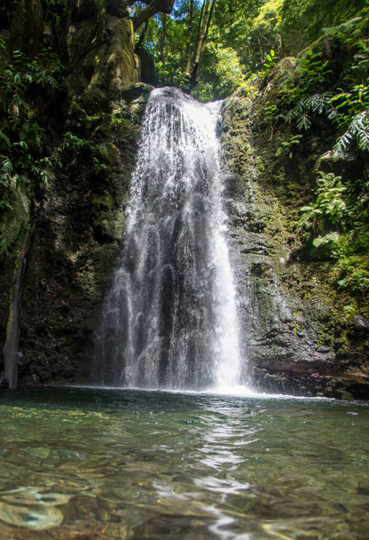 caminhar e descobrir o prego salto cachoeira na ilha de são Miguel, Açores, Portugal
. - Foto, Imagem