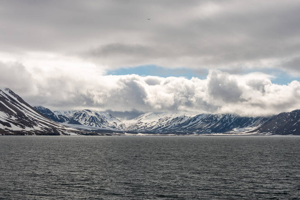 Arktická krajina ve Špicberku s ledovcem - Fotografie, Obrázek