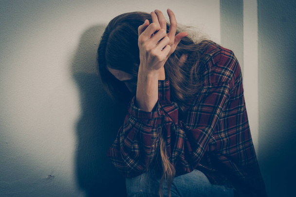 Lopeta naisten loukkausten ja sorron kärsimys
 - Valokuva, kuva