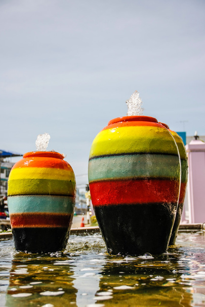 vaso colorato fontana pentola
 - Foto, immagini