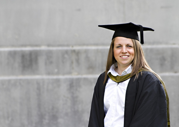 Гордий молодий студент на її випускний
 - Фото, зображення