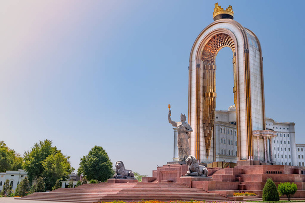 Η κεντρική πλατεία στην πρωτεύουσα του Τατζικιστάν - Ντουσάνμπε. The statue of national hero - Search ResultsWeb resultsIsmoil Somoni - Φωτογραφία, εικόνα